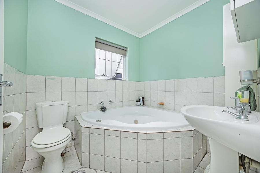 2 Bedroom Property for Sale in Windsor Park Estate Western Cape